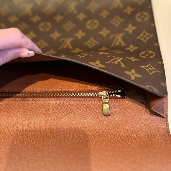 LOUIS VUITTON Monogram
Porte XL Envelope Clutch Bag - Picture 9 of 12